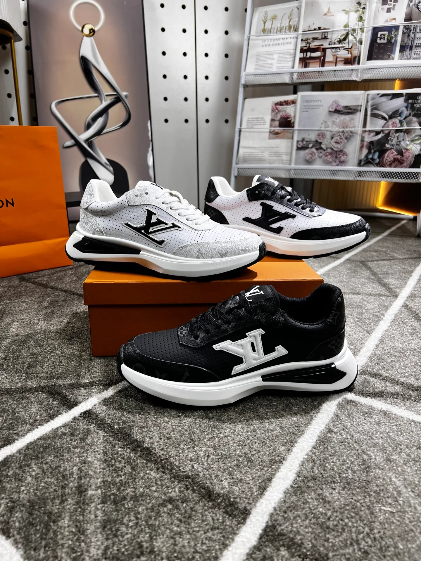 Factory price: 438 💰 LV new casual men's shoes 👉 👉 Fashionable and versatile, 💞 simple and elegant style, 🔊 made of imported cowhide, ☑️ breathable mesh lining, sheepskin feet, original wear-resistant rubber outsole, exclusive new style, actual shot, three colors available, code number: 38-44, (45 can be customized)